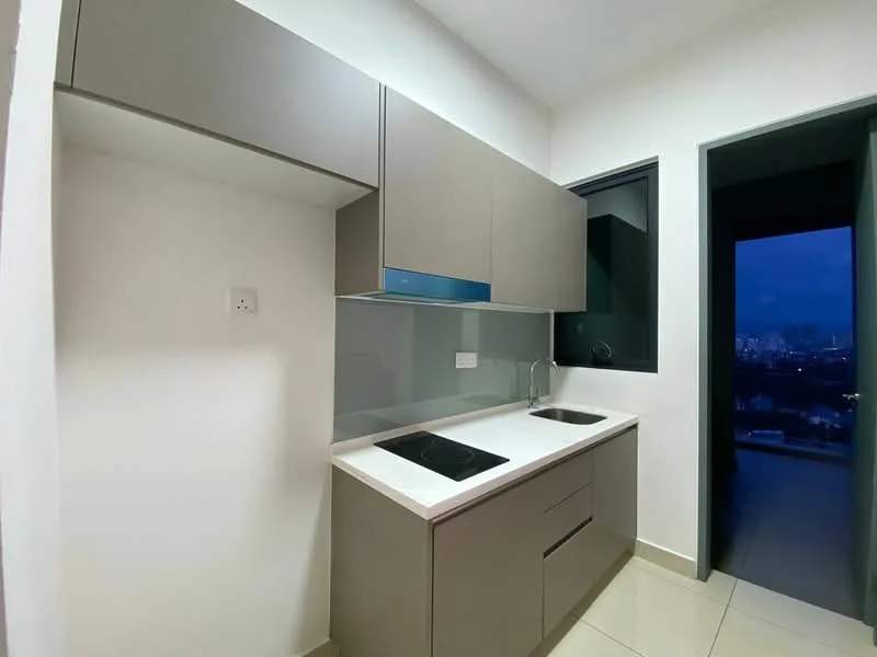 Kitchen features: light grey cabinetry, white countertop, built-in induction cooktop, stainless-steel sink, single-bowl sink, modern faucet, grey backsplash, floor-to-ceiling window, tile flooring, recessed lighting; style: modern; view: city.