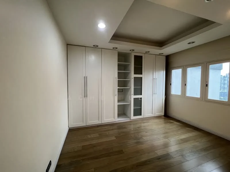 Bedroom features: white painted walls, wooden flooring, tray ceiling, built-in wardrobe with glass panels, 3 windows with city view, recessed downlights; style: modern; view: city.