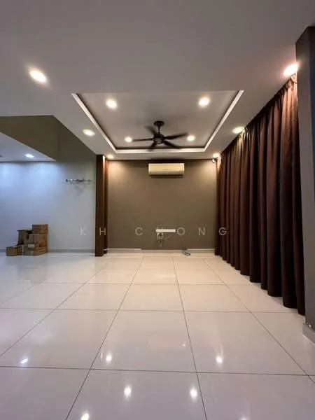Living features: white glossy tile flooring, grey accent wall, recessed downlights, 5-blade ceiling fan, wall-mounted split AC, floor-to-ceiling curtains in dark brown, crown moulding, open layout; style: modern.