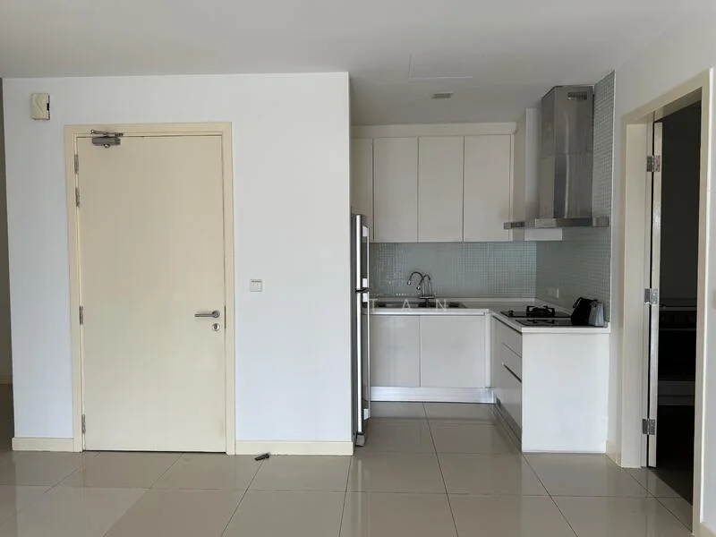 Kitchen features: white cabinetry, stainless-steel fridge, stainless-steel sink, chrome pull-down faucet, built-in oven, 4-burner gas hob, exhaust hood, grey tiled backsplash, ceramic tile flooring, recessed downlights; style: modern.