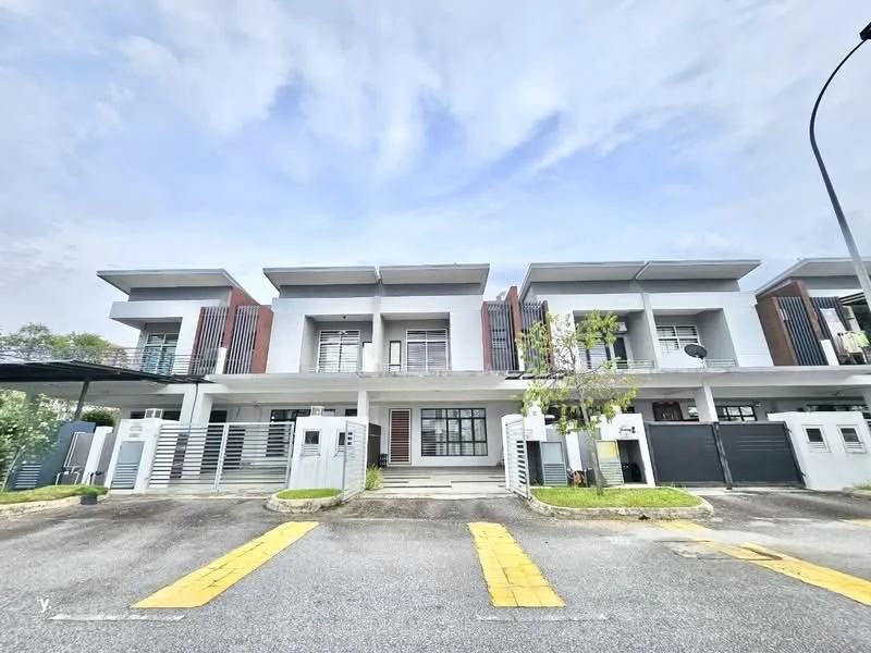 Exterior type: linked terrace house; features: white painted facade, wooden slatted screens, flat roof, two-storey structure, manicured lawn, driveway with interlocking pavers, front porch, parking space, surrounded by greenery; style: modern.