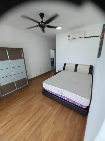 Bedroom features: queen-size bed with mattress, wooden flooring, white painted walls, 5-blade ceiling fan, wall-mounted split AC, built-in wardrobe with sliding doors, nightstand, window with natural light; style: modern.