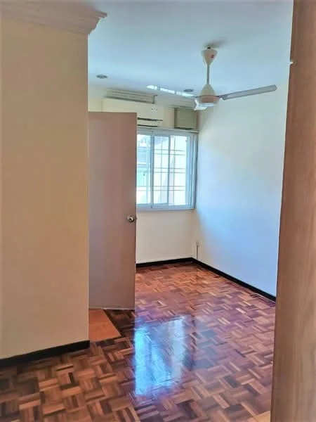 Room features: parquet wood flooring, white painted walls, ceiling fan, wall-mounted split AC, window with natural light, door leading to another room, baseboard, light switch.