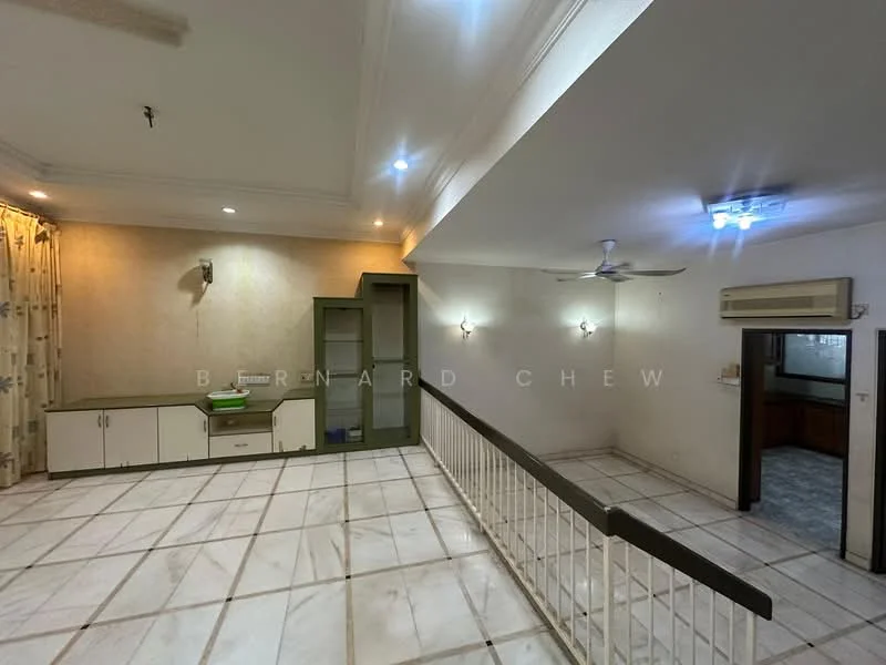 Room features: white painted walls, marble flooring, ceiling with recessed downlights, 5-blade ceiling fan, built-in shelving unit, green countertop, curtains with floral pattern, open space layout; style: traditional.