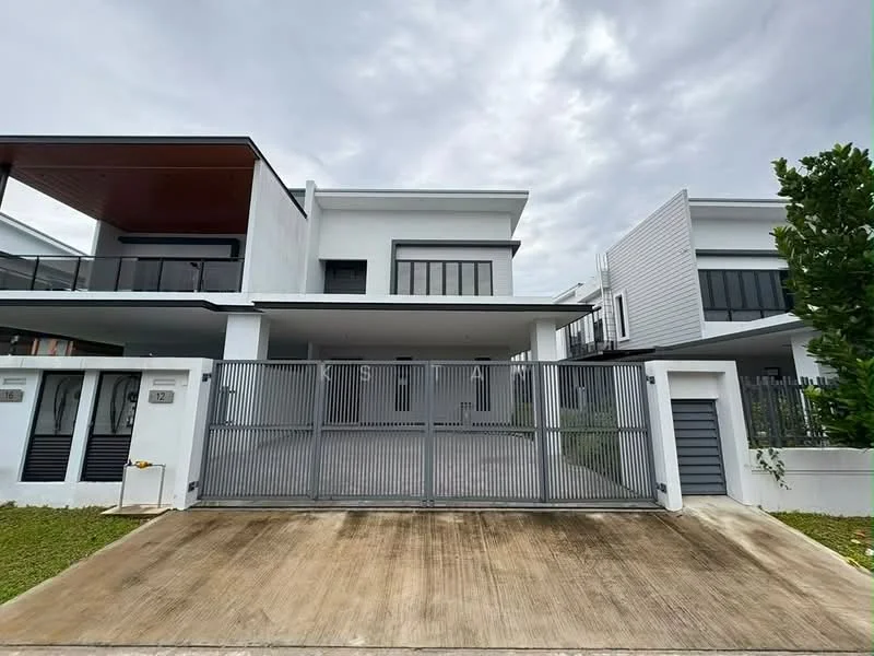 Exterior type: semi-detached house; features: white painted facade, flat roof, two-storey structure, metal gate, concrete driveway, manicured lawn, surrounded by greenery, large windows, balcony on upper floor, modern architectural design; style: modern.