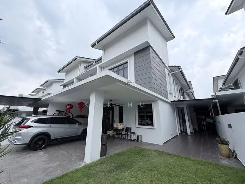 Exterior type: semi-detached house; features: white painted facade, grey cladding, flat roof, two-storey structure, manicured lawn, paved driveway, car porch, outdoor seating area, large windows, balcony on upper floor, surrounded by greenery; style: modern.