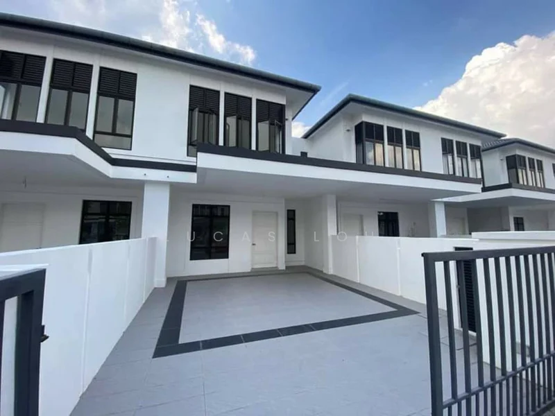 Exterior type: linked terrace house; features: white painted facade, flat roof, multiple storeys, large windows with black shutters, grey tiled flooring, fenced front yard, manicured landscaping, concrete driveway, balcony on upper floors, modern architectural design; style: modern.