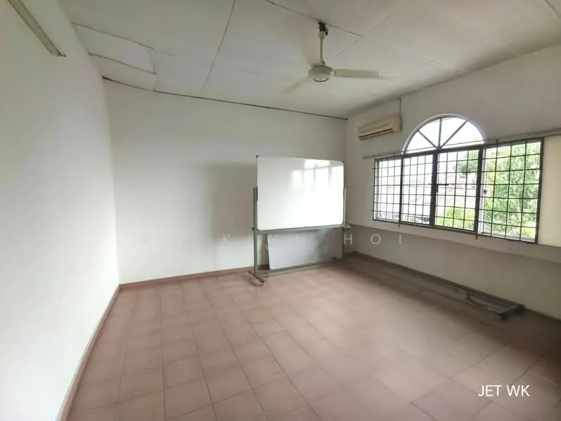 Room features: white painted walls, ceiling fan, window with grid design, tile flooring in beige, air conditioning unit, whiteboard on metal stand; view: garden.