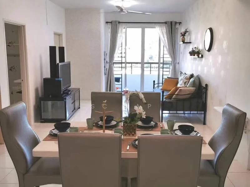 Living features: 3-seater fabric sofa in beige, coffee table, TV console, wall-mounted TV, dining table with 6 chairs, decorative wall clock, floor-to-ceiling windows, sheer curtains, area rug, decorative plants, light-colored walls, ceiling fan with light; style: modern; view: garden.