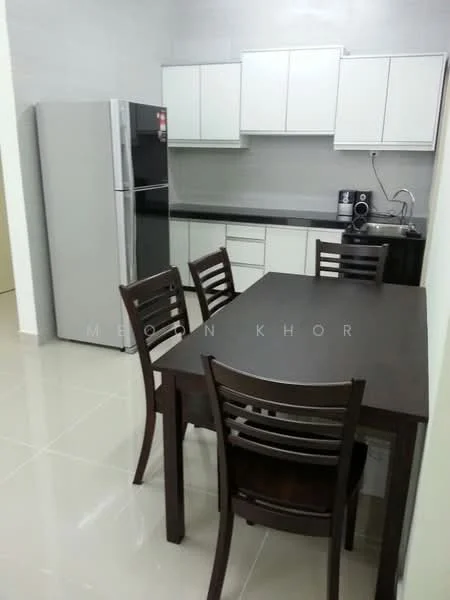 Kitchen features: white shaker cabinets, black countertop, stainless-steel fridge, built-in oven, microwave, single-bowl stainless-steel sink, chrome pull-down faucet, 4-burner gas hob, dining table with 4 chairs, ceramic tile flooring, grey painted walls, recessed downlights; style: modern.