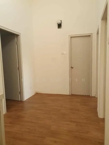 Room features: laminate flooring, white painted walls, plain ceiling, single door, wall-mounted light fixture; style: minimalist.