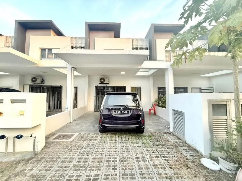 Exterior type: linked terrace house; features: two-storey building, white painted facade, flat roof, manicured lawn, paved driveway, car porch with awning, air conditioning units visible, security grill on windows, front entrance with overhang, garden area, parking space for one car; style: modern.