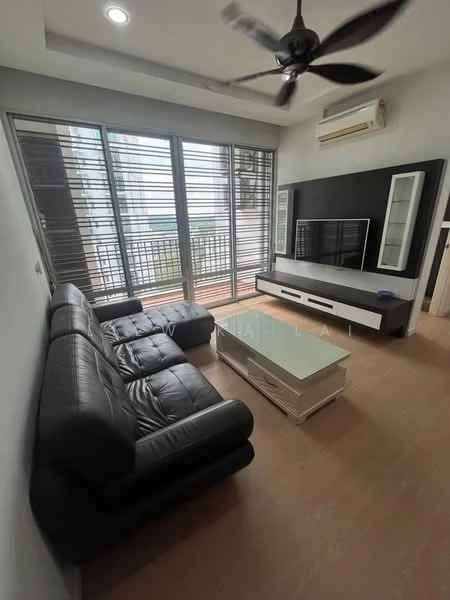 Living features: 3-seater black leather sofa, coffee table with white surface, wall-mounted TV, TV console with storage, ceiling fan with 5 blades, large windows with horizontal metal grilles, wooden flooring, air conditioning unit on wall; style: modern; view: city.
