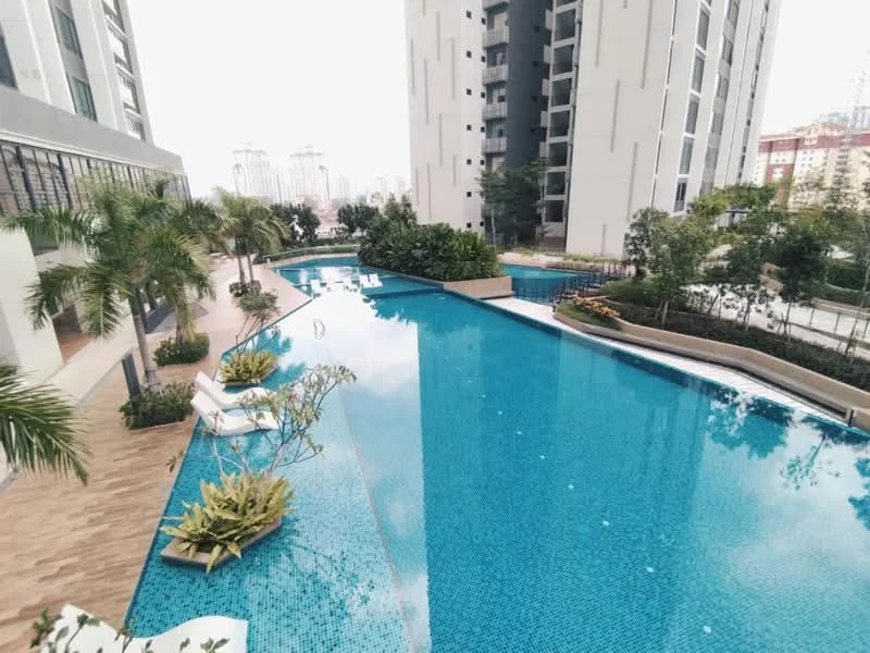 Exterior type: high-rise condominium; features: infinity pool, pool deck with loungers, landscaped garden, tropical landscaping, palm trees, manicured lawn, water features, surrounding greenery; style: modern.