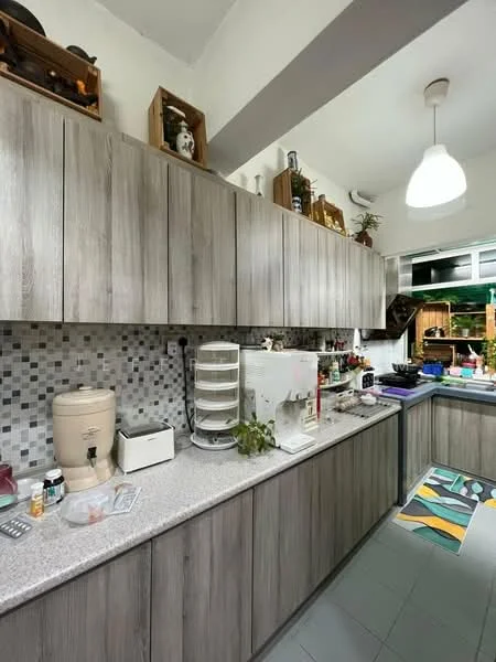 Kitchen features: laminate cabinetry in wood finish, grey granite countertop, mosaic tile backsplash, single-bowl stainless-steel sink, chrome pull-down faucet, built-in microwave, water dispenser, open shelving, kitchen appliances, decorative plants, under-cabinet lighting, recessed ceiling light; style: modern.