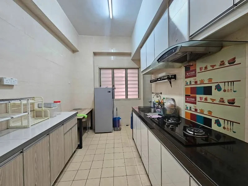 Kitchen features: white tiled walls, light beige cabinetry, black granite countertop, stainless-steel gas hob, stainless-steel range hood, built-in oven, single-bowl stainless-steel sink, fridge, window with white frame, tile flooring, kitchen backsplash with colorful utensils design, open shelving; style: modern.