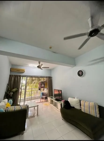 Living features: white painted walls, polished tile flooring, 5-blade ceiling fan, wall-mounted clock, sofa in green fabric, sofa with striped cushions, TV console, floor-to-ceiling windows with sheer curtains, sliding glass door, view of outdoor space, air conditioning unit; style: modern; view: garden.