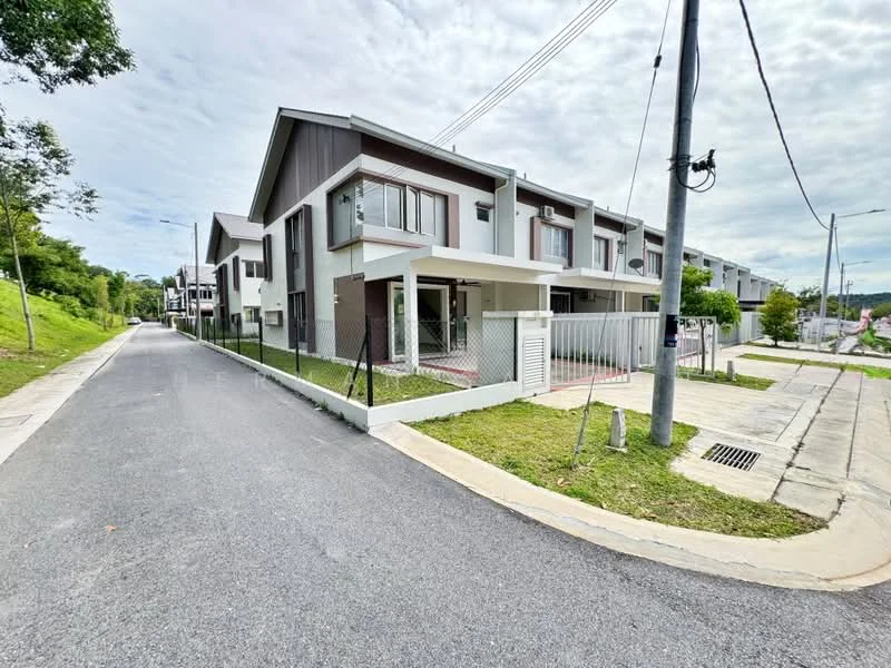 Exterior type: linked terrace house; features: two-storey building, white painted facade, dark wood accents, front garden area, fenced perimeter, paved driveway, sidewalk, street lighting, green landscaping, asphalt road, utility poles, cloudy sky; style: modern.