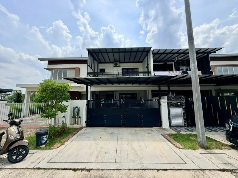 Exterior type: linked terrace house; features: two-storey building, black metal gate, concrete driveway, manicured lawn, paved walkway, balconies on upper floor, air conditioning unit visible, modern facade with horizontal slats, surrounded by greenery, car porch with space for multiple vehicles; style: modern.
