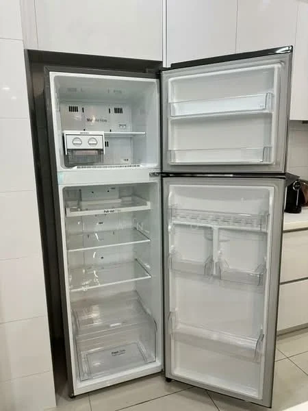 Kitchen features: stainless-steel fridge, double-door fridge, internal ice maker, multiple shelves, transparent storage bins, white cabinetry, tile flooring, light-colored countertops; style: modern.