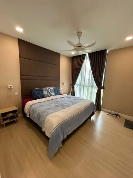 Bedroom features: king-size bed, upholstered headboard, bedside table, 5-blade ceiling fan, floor-to-ceiling windows, sheer curtains, dark brown curtains, laminate flooring, decorative wall paneling, area rug; style: modern; view: garden.