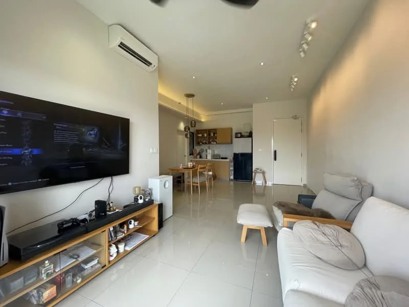 Living features: white painted walls, glossy tile flooring, 5-blade ceiling fan with light, wall-mounted TV, TV console with storage, sofa with cushions, coffee table, dining table with chairs, recessed downlights, open kitchen layout; style: modern.
