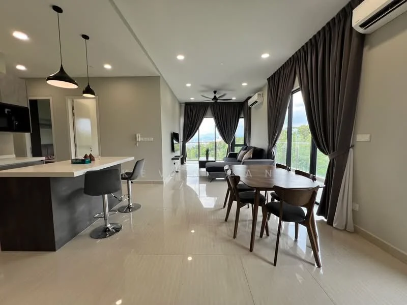 Living features: open-plan layout, floor-to-ceiling windows, grey curtains, ceiling fan, recessed LED downlights, wall-mounted TV, light-coloured walls, polished tile flooring, dining table with chairs, kitchen island with bar stools, air conditioning unit; style: modern; view: garden.