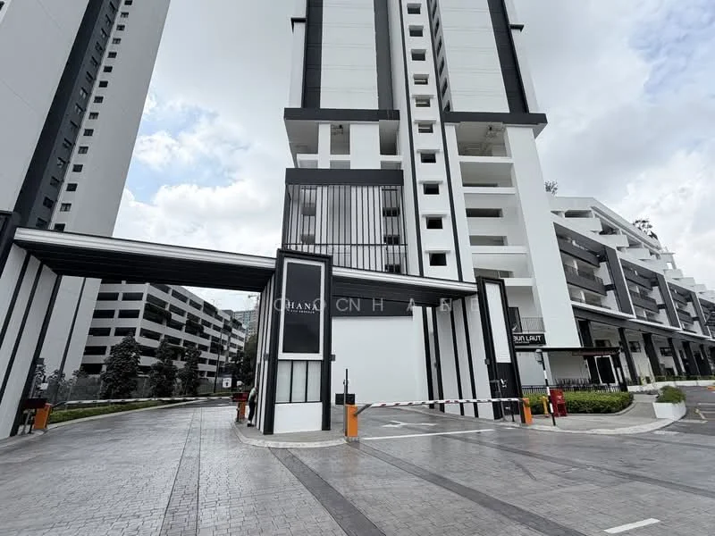 Exterior type: high-rise condominium; features: white painted facade, glass curtain wall, recessed balconies, double-volume main lobby, guard house at entrance, boom gate, perimeter fence, landscaped entrance, manicured lawn, parking deck, driveway with interlocking pavers; style: modern.