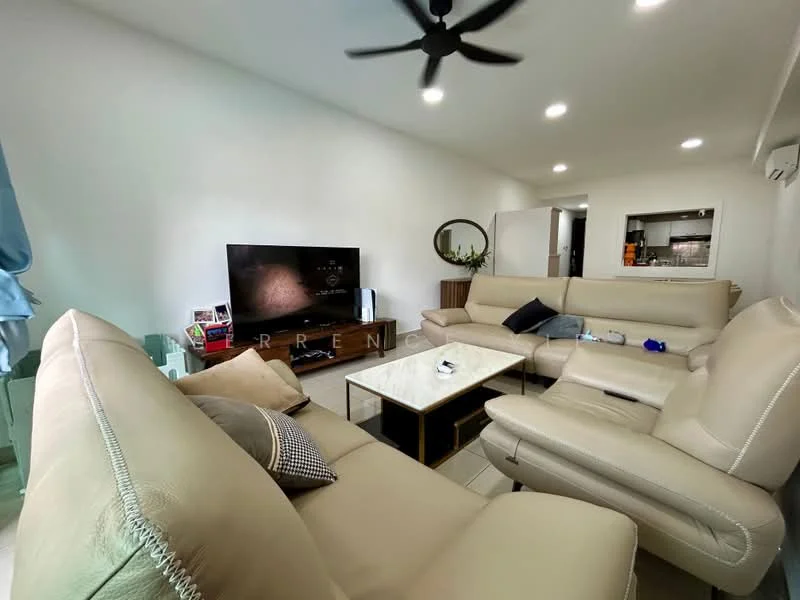 Living features: L-shape sectional sofa in beige, coffee table with marble top, wall-mounted TV, TV console, area rug, 5-blade ceiling fan, recessed downlights, decorative mirror, plant in pot, open layout to kitchen, light-colored walls, tile flooring; style: modern.