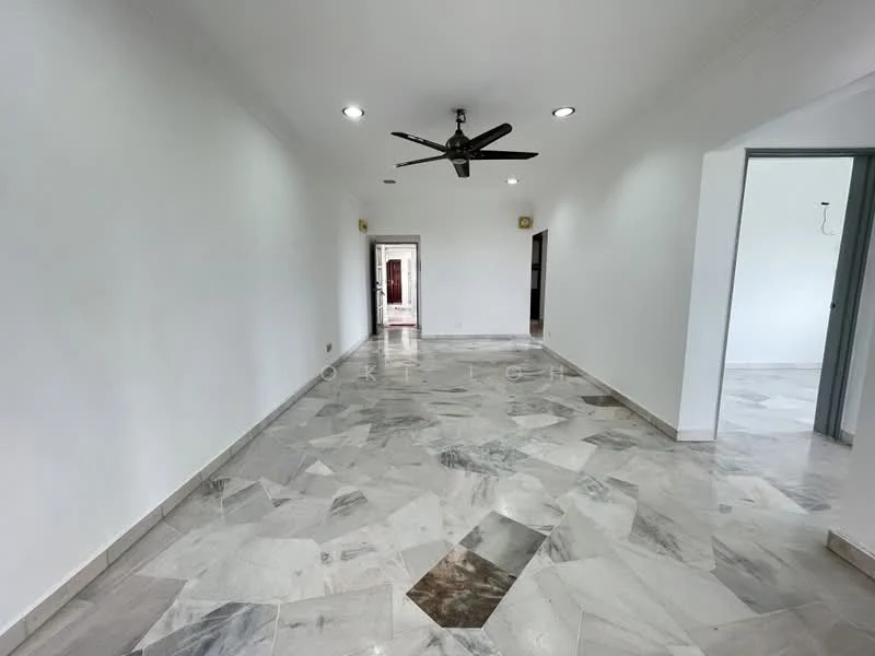 Living features: marble flooring, white painted walls, 5-blade ceiling fan, recessed downlights, doorway leading to another room, doorway leading to the entrance, large windows, neutral color palette; style: modern.