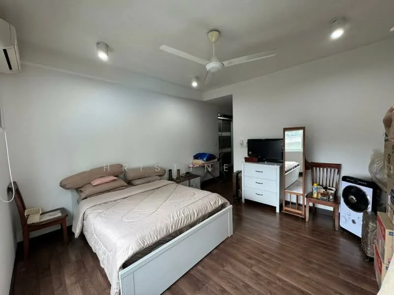 Bedroom features: king-size bed, upholstered headboard, 2 bedside lamps, wooden bedside table, white dresser, wall-mounted TV, ceiling fan with light, 1 wall-mounted split AC, wooden flooring, large window, mirror, decorative chair; style: modern.