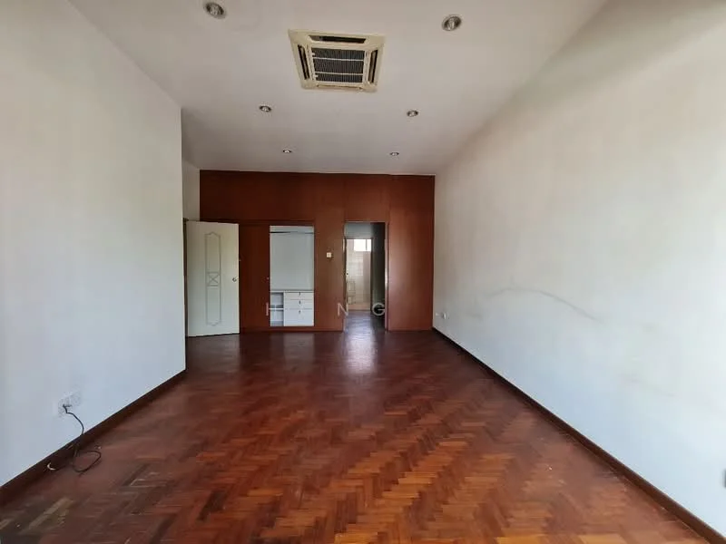 Room features: parquet wood flooring, white painted walls, ceiling with recessed lighting, wall-mounted air conditioning unit, built-in wardrobe with sliding doors, window with natural light, open layout, no visible furniture; style: minimalist.
