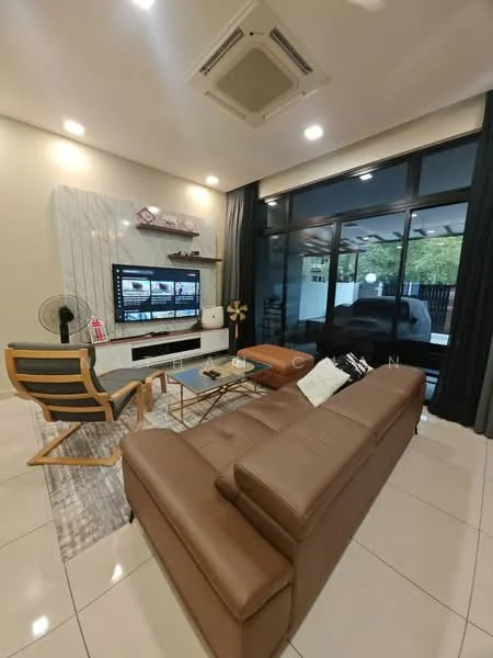Living features: 3-seater leather sofa in brown, wooden coffee table, area rug with geometric pattern, wall-mounted TV, TV console, floor-to-ceiling windows, blackout curtains, ceiling-mounted air conditioning unit, decorative wall panel with marble pattern, fan, sliding glass door, outdoor view; style: modern; view: garden.