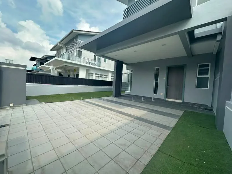 Exterior type: detached bungalow; features: paved driveway, manicured lawn, grey painted facade, flat roof, covered porch area, sliding glass door, large windows, outdoor lighting, fenced perimeter; style: modern.