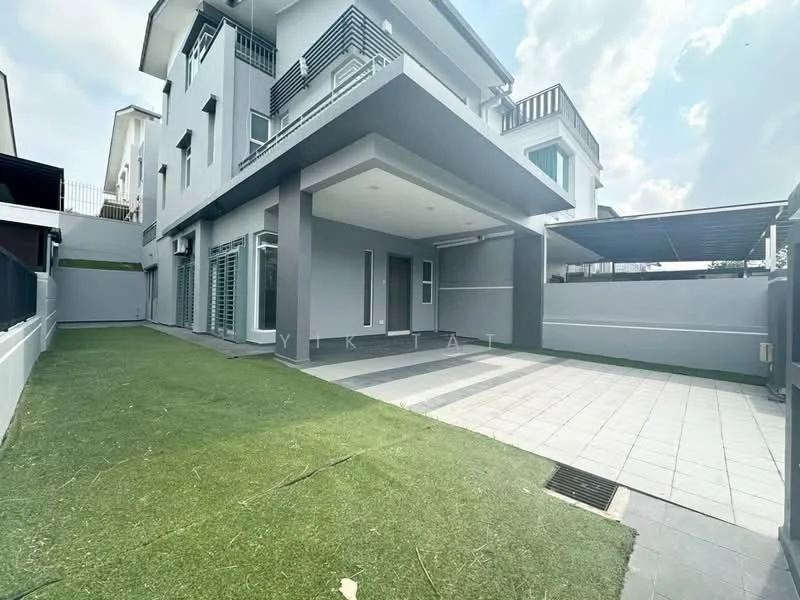 Exterior type: detached bungalow; features: grey painted facade, flat roof, manicured lawn, paved walkway, outdoor parking area, covered car porch, large windows, balcony on upper floor, landscaped garden, perimeter wall; style: modern.