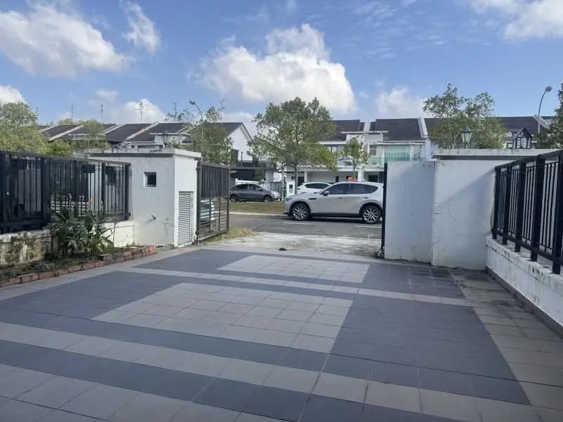 Exterior type: linked terrace house; features: paved driveway, white painted walls, black metal gate, manicured landscaping with plants, two-storey linked terrace houses in background, clear blue sky, street view, parking space for one car; style: modern.