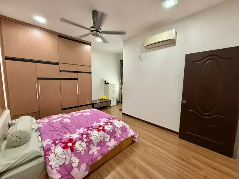 Bedroom features: queen-size bed with floral bedding, wooden flooring, built-in wardrobe with wood finish, ceiling fan, wall-mounted air conditioning unit, decorative wall with light fixtures, dark wooden door, nightstand with lamp; style: modern.