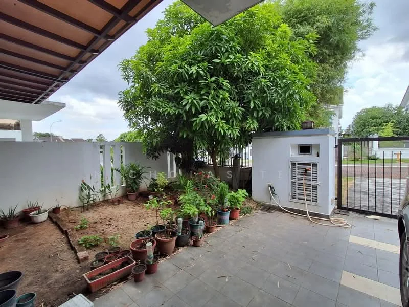 Exterior features: paved walkway, garden area with plants, fence, air conditioning unit, manicured lawn, mature trees, covered porch, outdoor lighting; style: modern.