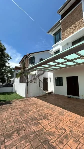 Exterior type: semi-detached house; features: stone cladding on facade, white painted walls, flat roof with glass canopy, paved outdoor area, manicured lawn, two-storey structure, balcony on upper level, driveway, surrounded by greenery; style: modern.