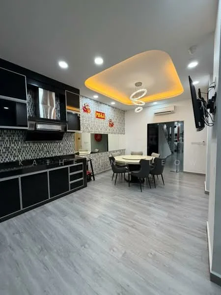 Kitchen features: black cabinetry with glossy finish, white quartz countertop, stainless-steel range hood, built-in oven, 4-burner gas hob, mosaic tile backsplash, recessed downlights, pendant light fixture, dining table with four chairs, wood-look laminate flooring, wall-mounted TV, air conditioning unit; style: modern.