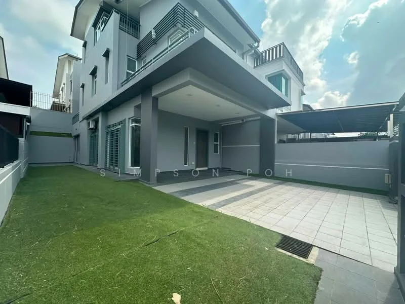 Exterior type: detached bungalow; features: manicured lawn, paved patio area, grey painted facade, two-storey structure, balcony on upper level, covered carport, large windows, sliding glass door, outdoor space, fenced perimeter; style: modern.