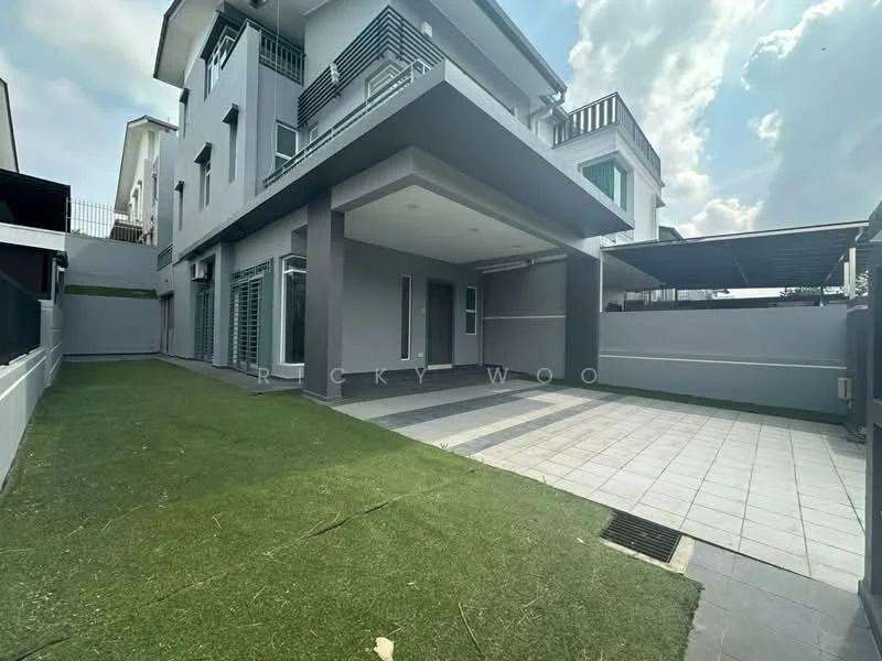 Exterior type: detached bungalow; features: manicured lawn, paved patio area, grey painted facade, flat roof, two-storey structure, balcony on upper level, outdoor space with artificial grass, covered car porch, large windows, sliding glass door, perimeter wall; style: modern.