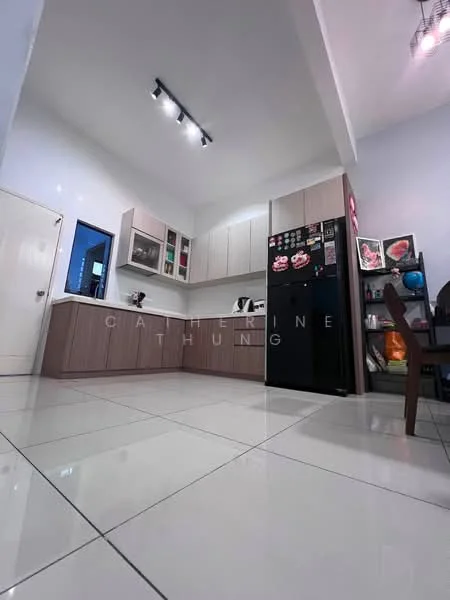 Kitchen features: L-shaped kitchen layout, light wood cabinetry, white countertop, built-in microwave, stainless-steel fridge, ceramic tile flooring, recessed downlights, window above sink, black and white backsplash, kitchen island, open shelving, dining table with chairs; style: modern.