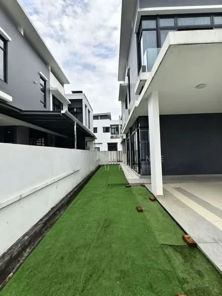Exterior type: linked terrace house; features: manicured lawn, concrete pathway, white painted facade, grey painted facade, multiple storeys, large windows, covered car porch, outdoor space, surrounded by greenery; style: modern.