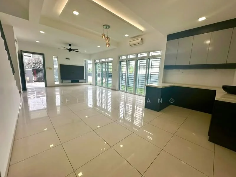 Living features: white painted walls, polished ceramic tile flooring, tray ceiling with recessed downlights, 5-blade ceiling fan, floor-to-ceiling windows, sliding glass door, wall-mounted TV, built-in cabinetry, open layout, natural light, air conditioning unit; style: modern; view: garden.