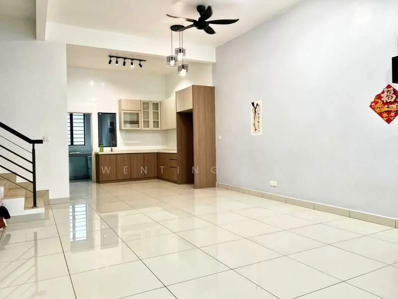 Living features: white painted walls, polished ceramic tile flooring, 5-blade ceiling fan with light, recessed downlights, open-plan layout, large windows for natural light, neutral color scheme, decorative wall art, kitchen area with cabinetry, kitchen countertop, kitchen backsplash; style: modern.