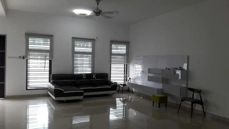 Living features: 3-seater fabric sofa in black and white, coffee table, TV console, wall-mounted TV, floor-to-ceiling windows, roller blinds, ceiling fan, polished tile flooring, white painted walls, decorative wall panel; style: modern.