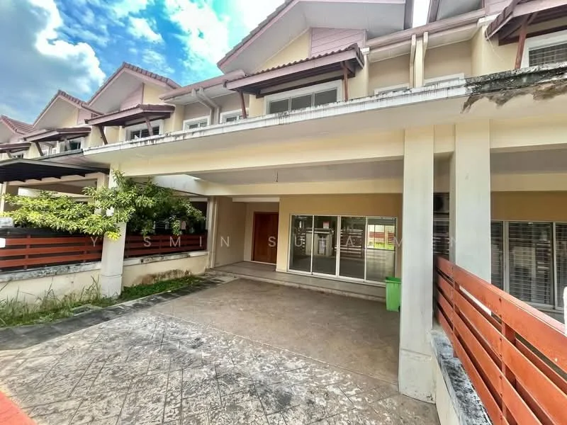 Exterior type: linked terrace house; features: covered car porch, concrete flooring, manicured landscaping, red wooden fence, sliding glass doors, gabled roof, two-storey structure, front porch area, visible windows, green waste bin; style: modern.