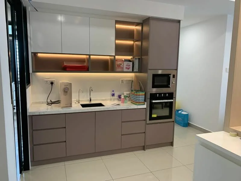 Kitchen features: white upper cabinets, brown lower cabinets, marble countertop, single-bowl stainless-steel sink, chrome pull-down faucet, built-in oven, built-in microwave, recessed LED downlights, tile flooring, open shelving, decorative storage baskets; style: modern.