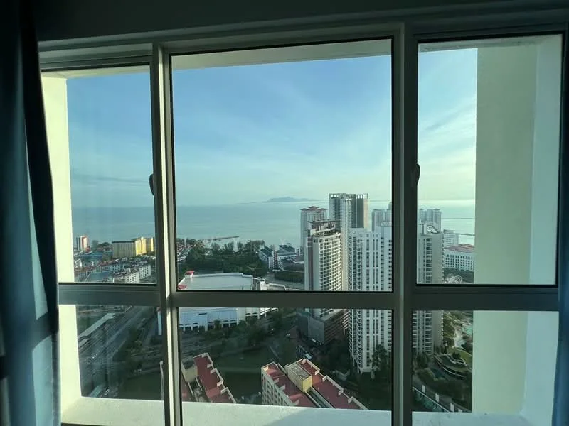 Room features: floor-to-ceiling windows, curtains, sea view, city skyline view, high-rise building, urban landscape; style: modern; view: sea.